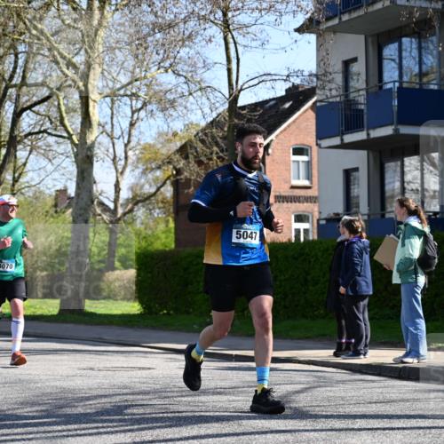 12.04.2026 - 45. Internationalen Wilhelmsburger Insellauf J. Mangold http://msf.ph/oto/9464769 12.04.2026 10:56:03 Ziel 3488, 2797, 2796, 2921, 2808, 3916, 4494, 5047, 4070, 5771, 4549, 4717, 2055, 5512, 2220, 4158, 2133, 2754, 4155, 2795, 3917, 5319, 5352, 2915, 3224, 4654 meine-sportfotos.de