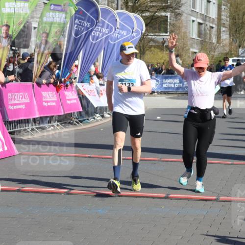 12.04.2026 - 45. Internationalen Wilhelmsburger Insellauf Strokosch-Dieckow http://msf.ph/oto/9464770 12.04.2026 10:56:54 Ziel 4158, 2133, 2754, 4155, 2795 meine-sportfotos.de