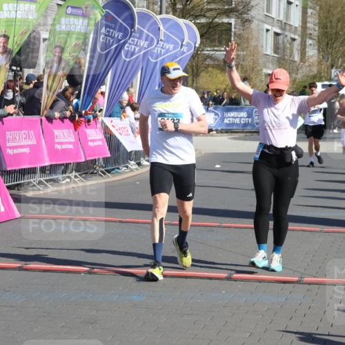 12.04.2026 - 45. Internationalen Wilhelmsburger Insellauf Strokosch-Dieckow http://msf.ph/oto/9464775 12.04.2026 10:56:54 Ziel 4158, 2133, 2754, 4155, 2795 meine-sportfotos.de