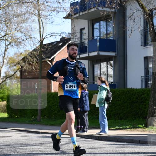 12.04.2026 - 45. Internationalen Wilhelmsburger Insellauf J. Mangold http://msf.ph/oto/9464776 12.04.2026 10:56:03 Ziel 3488, 2797, 2796, 2921, 2808, 3916, 4494, 5047, 4070, 5771, 4549, 4717, 2055, 5512, 2220, 4158, 2133, 2754, 4155, 2795, 3917, 5319, 5352, 2915, 3224, 4654 meine-sportfotos.de