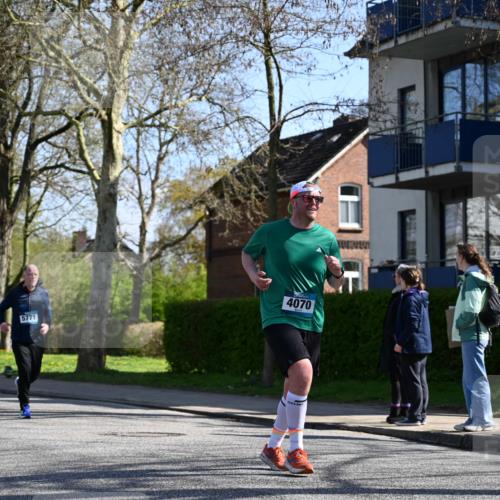 12.04.2026 - 45. Internationalen Wilhelmsburger Insellauf J. Mangold http://msf.ph/oto/9464783 12.04.2026 10:56:05 Ziel 3488, 2797, 2796, 2921, 2808, 3916, 4494, 5047, 4070, 5771, 4549, 4717, 2055, 2055, 5512, 2220, 4158, 2133, 2754, 4155, 2795, 3917, 5319, 5352, 2915, 3224, 4654 meine-sportfotos.de