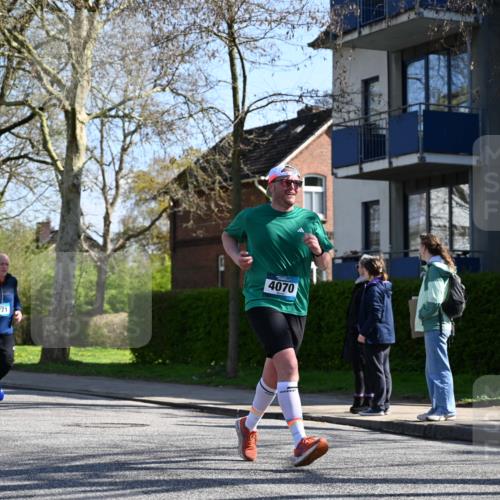 12.04.2026 - 45. Internationalen Wilhelmsburger Insellauf J. Mangold http://msf.ph/oto/9464784 12.04.2026 10:56:05 Ziel 3488, 2797, 2796, 2921, 2808, 3916, 4494, 5047, 4070, 5771, 4549, 4717, 2055, 2055, 5512, 2220, 4158, 2133, 2754, 4155, 2795, 3917, 5319, 5352, 2915, 3224, 4654 meine-sportfotos.de