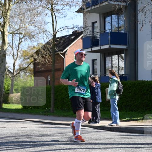 12.04.2026 - 45. Internationalen Wilhelmsburger Insellauf J. Mangold http://msf.ph/oto/9464788 12.04.2026 10:56:05 Ziel 3488, 2797, 2796, 2921, 2808, 3916, 4494, 5047, 4070, 5771, 4549, 4717, 2055, 2055, 5512, 2220, 4158, 2133, 2754, 4155, 2795, 3917, 5319, 5352, 2915, 3224, 4654 meine-sportfotos.de