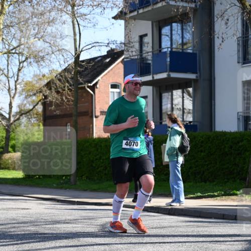 12.04.2026 - 45. Internationalen Wilhelmsburger Insellauf J. Mangold http://msf.ph/oto/9464789 12.04.2026 10:56:05 Ziel 3488, 2797, 2796, 2921, 2808, 3916, 4494, 5047, 4070, 5771, 4549, 4717, 2055, 2055, 5512, 2220, 4158, 2133, 2754, 4155, 2795, 3917, 5319, 5352, 2915, 3224, 4654 meine-sportfotos.de