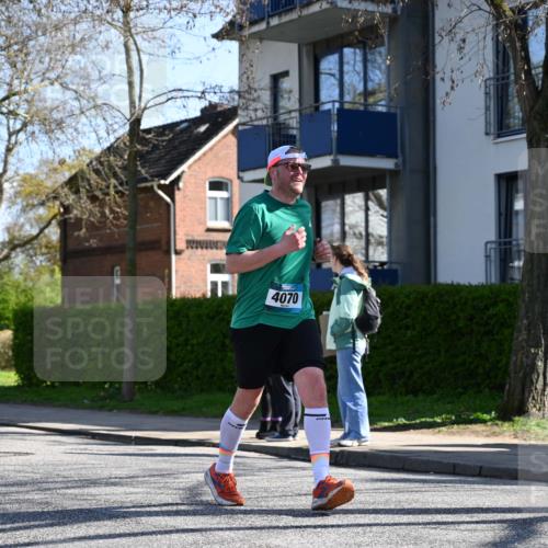 12.04.2026 - 45. Internationalen Wilhelmsburger Insellauf J. Mangold http://msf.ph/oto/9464790 12.04.2026 10:56:05 Ziel 3488, 2797, 2796, 2921, 2808, 3916, 4494, 5047, 4070, 5771, 4549, 4717, 2055, 2055, 5512, 2220, 4158, 2133, 2754, 4155, 2795, 3917, 5319, 5352, 2915, 3224, 4654 meine-sportfotos.de