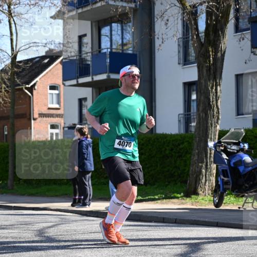 12.04.2026 - 45. Internationalen Wilhelmsburger Insellauf J. Mangold http://msf.ph/oto/9464795 12.04.2026 10:56:06 Ziel 3488, 2797, 2796, 2921, 2808, 3916, 4494, 5047, 4070, 5771, 4549, 4717, 2055, 5512, 2220, 4158, 2133, 2754, 4155, 2795, 2795, 3917, 5319, 5352, 2915, 3224, 4654 meine-sportfotos.de