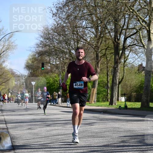 12.04.2026 - 45. Internationalen Wilhelmsburger Insellauf J. Mangold http://msf.ph/oto/9464803 12.04.2026 10:56:07 Ziel 2797, 2796, 2921, 2808, 3916, 4494, 5047, 4070, 5771, 4549, 4717, 2055, 5512, 2220, 4158, 2133, 2754, 4155, 2795, 3917, 3917, 5319, 5352, 2915, 3224, 4654, 3059, 3187 meine-sportfotos.de
