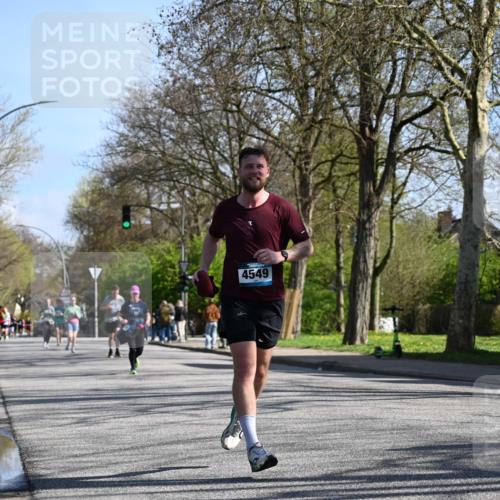 12.04.2026 - 45. Internationalen Wilhelmsburger Insellauf J. Mangold http://msf.ph/oto/9464804 12.04.2026 10:56:07 Ziel 2797, 2796, 2921, 2808, 3916, 4494, 5047, 4070, 5771, 4549, 4717, 2055, 5512, 2220, 4158, 2133, 2754, 4155, 2795, 3917, 3917, 5319, 5352, 2915, 3224, 4654, 3059, 3187 meine-sportfotos.de