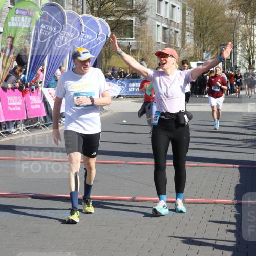 12.04.2026 - 45. Internationalen Wilhelmsburger Insellauf Strokosch-Dieckow http://msf.ph/oto/9464812 12.04.2026 10:56:55 Ziel 4158, 2133, 2754, 4155, 2795, 3917 meine-sportfotos.de