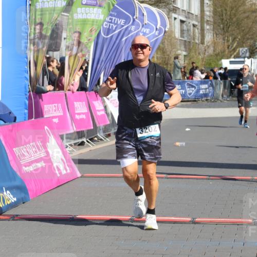 12.04.2026 - 45. Internationalen Wilhelmsburger Insellauf Strokosch-Dieckow http://msf.ph/oto/9464815 12.04.2026 11:14:36 Ziel 3202, 4548, 2404 meine-sportfotos.de