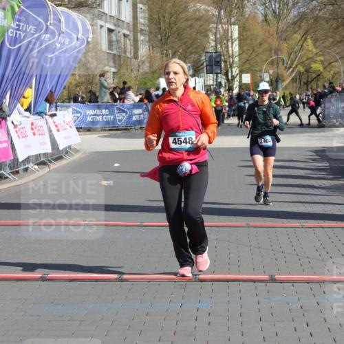 12.04.2026 - 45. Internationalen Wilhelmsburger Insellauf Strokosch-Dieckow http://msf.ph/oto/9464835 12.04.2026 11:14:38 Ziel 3202, 4548, 2404 meine-sportfotos.de
