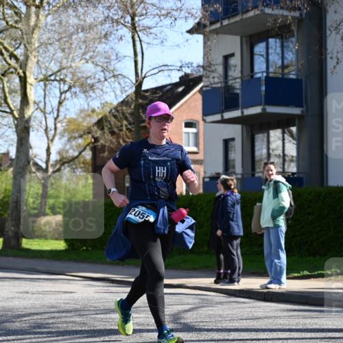 12.04.2026 - 45. Internationalen Wilhelmsburger Insellauf J. Mangold http://msf.ph/oto/9464838 12.04.2026 10:56:15 Ziel 4494, 5047, 4070, 5771, 4549, 4717, 2055, 5512, 2220, 4158, 2133, 2754, 4155, 2795, 3917, 5319, 5352, 2915, 3224, 4654, 4654, 3059, 3187, 4448, 2912, 2913 meine-sportfotos.de