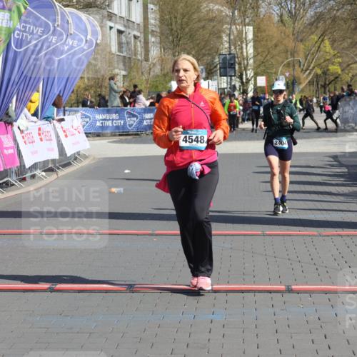 12.04.2026 - 45. Internationalen Wilhelmsburger Insellauf Strokosch-Dieckow http://msf.ph/oto/9464840 12.04.2026 11:14:38 Ziel 3202, 4548, 2404 meine-sportfotos.de
