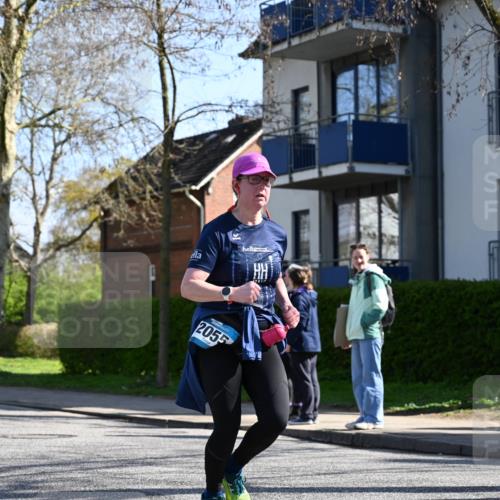 12.04.2026 - 45. Internationalen Wilhelmsburger Insellauf J. Mangold http://msf.ph/oto/9464842 12.04.2026 10:56:15 Ziel 4494, 5047, 4070, 5771, 4549, 4717, 2055, 5512, 2220, 4158, 2133, 2754, 4155, 2795, 3917, 5319, 5352, 2915, 3224, 4654, 4654, 3059, 3187, 4448, 2912, 2913 meine-sportfotos.de