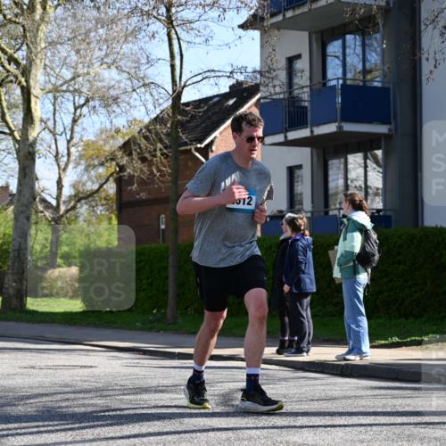 12.04.2026 - 45. Internationalen Wilhelmsburger Insellauf J. Mangold http://msf.ph/oto/9464856 12.04.2026 10:56:17 Ziel 4494, 5047, 4070, 5771, 4549, 4717, 2055, 5512, 2220, 4158, 2133, 2754, 4155, 2795, 3917, 5319, 5352, 2915, 3224, 4654, 3059, 3187, 4448, 2912, 2913 meine-sportfotos.de