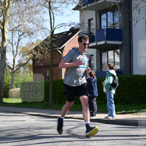 12.04.2026 - 45. Internationalen Wilhelmsburger Insellauf J. Mangold http://msf.ph/oto/9464857 12.04.2026 10:56:17 Ziel 4494, 5047, 4070, 5771, 4549, 4717, 2055, 5512, 2220, 4158, 2133, 2754, 4155, 2795, 3917, 5319, 5352, 2915, 3224, 4654, 3059, 3187, 4448, 2912, 2913 meine-sportfotos.de