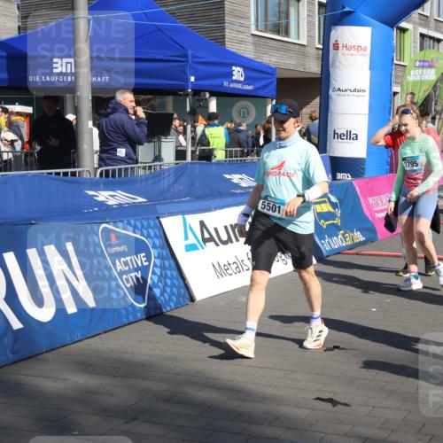 12.04.2026 - 45. Internationalen Wilhelmsburger Insellauf Strokosch-Dieckow http://msf.ph/oto/9464861 12.04.2026 10:57:01 Ziel 2795, 3917, 5319, 5352, 2915, 3224 meine-sportfotos.de