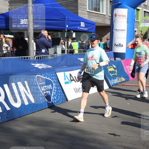 12.04.2026 - 45. Internationalen Wilhelmsburger Insellauf Strokosch-Dieckow http://msf.ph/oto/9464867 12.04.2026 10:57:02 Ziel 2795, 3917, 5319, 5352, 2915, 3224 meine-sportfotos.de