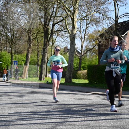 12.04.2026 - 45. Internationalen Wilhelmsburger Insellauf J. Mangold http://msf.ph/oto/9464879 12.04.2026 10:56:22 Ziel 5771, 4549, 4717, 2055, 5512, 2220, 4158, 2133, 2754, 4155, 2795, 3917, 5319, 5352, 2915, 3224, 4654, 3059, 3187, 4448, 2912, 2913, 4927, 2791, 2067, 4321, 2744, 5508 meine-sportfotos.de