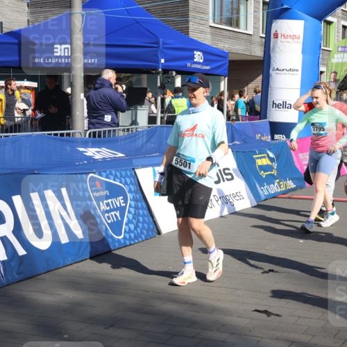 12.04.2026 - 45. Internationalen Wilhelmsburger Insellauf Strokosch-Dieckow http://msf.ph/oto/9464883 12.04.2026 10:57:02 Ziel 2795, 3917, 5319, 5352, 2915, 3224 meine-sportfotos.de