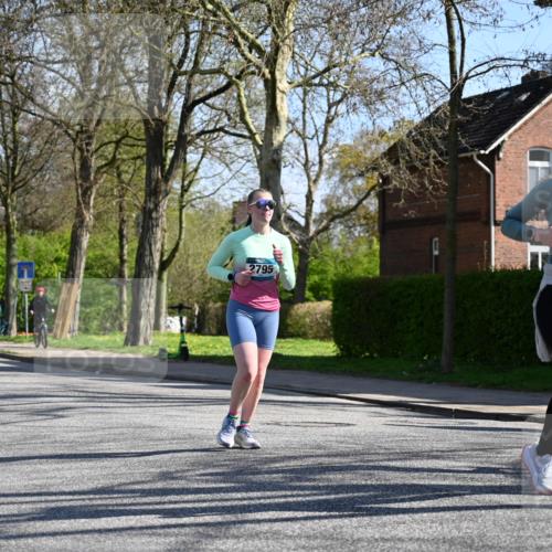 12.04.2026 - 45. Internationalen Wilhelmsburger Insellauf J. Mangold http://msf.ph/oto/9464888 12.04.2026 10:56:22 Ziel 5771, 4549, 4717, 2055, 5512, 2220, 4158, 2133, 2754, 4155, 2795, 3917, 5319, 5352, 2915, 3224, 4654, 3059, 3187, 4448, 2912, 2913, 4927, 2791, 2067, 4321, 2744, 5508 meine-sportfotos.de
