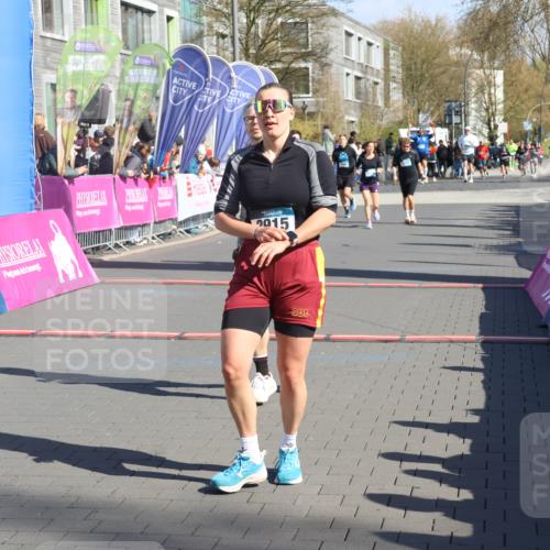 12.04.2026 - 45. Internationalen Wilhelmsburger Insellauf Strokosch-Dieckow http://msf.ph/oto/9464889 12.04.2026 10:57:06 Ziel 2915, 3224, 4654 meine-sportfotos.de