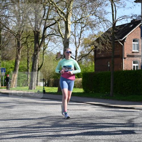 12.04.2026 - 45. Internationalen Wilhelmsburger Insellauf J. Mangold http://msf.ph/oto/9464892 12.04.2026 10:56:22 Ziel 5771, 4549, 4717, 2055, 5512, 2220, 4158, 2133, 2754, 4155, 2795, 3917, 5319, 5352, 2915, 3224, 4654, 3059, 3187, 4448, 2912, 2913, 4927, 2791, 2067, 4321, 2744, 5508 meine-sportfotos.de