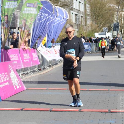 12.04.2026 - 45. Internationalen Wilhelmsburger Insellauf Strokosch-Dieckow http://msf.ph/oto/9464904 12.04.2026 11:14:45 Ziel 4982 meine-sportfotos.de