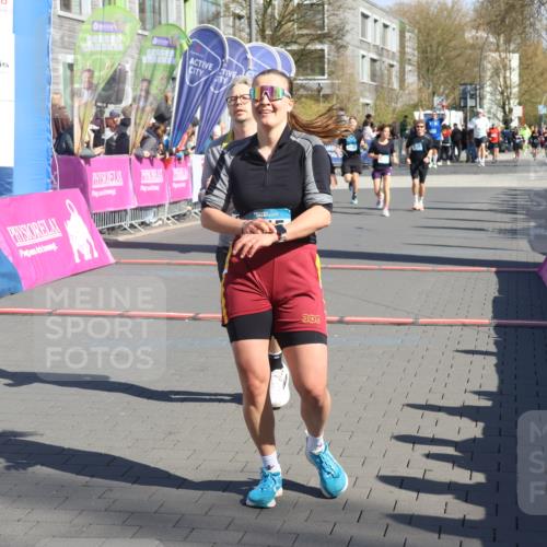 12.04.2026 - 45. Internationalen Wilhelmsburger Insellauf Strokosch-Dieckow http://msf.ph/oto/9464919 12.04.2026 10:57:06 Ziel 2915, 3224, 4654 meine-sportfotos.de