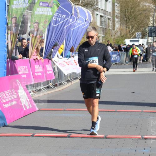 12.04.2026 - 45. Internationalen Wilhelmsburger Insellauf Strokosch-Dieckow http://msf.ph/oto/9464921 12.04.2026 11:14:45 Ziel 4982 meine-sportfotos.de