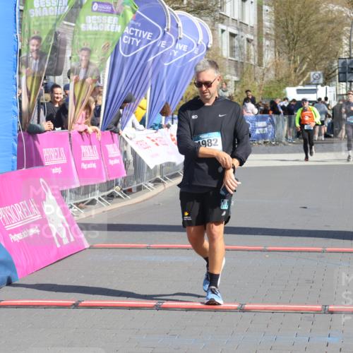 12.04.2026 - 45. Internationalen Wilhelmsburger Insellauf Strokosch-Dieckow http://msf.ph/oto/9464927 12.04.2026 11:14:45 Ziel 4982 meine-sportfotos.de
