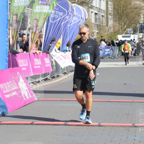 12.04.2026 - 45. Internationalen Wilhelmsburger Insellauf Strokosch-Dieckow http://msf.ph/oto/9464932 12.04.2026 11:14:45 Ziel 4982 meine-sportfotos.de