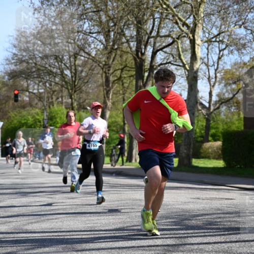 12.04.2026 - 45. Internationalen Wilhelmsburger Insellauf J. Mangold http://msf.ph/oto/9464933 12.04.2026 10:56:28 Ziel 2055, 5512, 2220, 4158, 2133, 2754, 4155, 2795, 3917, 5319, 5352, 2915, 3224, 4654, 3059, 3187, 4448, 2912, 2913, 4927, 2791, 2067, 4321, 2744, 5508, 4388, 2579, 2458, 5845, 5844 meine-sportfotos.de