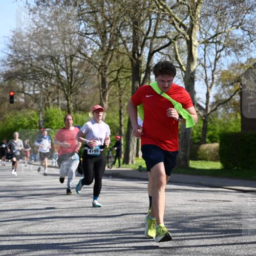 12.04.2026 - 45. Internationalen Wilhelmsburger Insellauf J. Mangold http://msf.ph/oto/9464935 12.04.2026 10:56:28 Ziel 2055, 5512, 2220, 4158, 2133, 2754, 4155, 2795, 3917, 5319, 5352, 2915, 3224, 4654, 3059, 3187, 4448, 2912, 2913, 4927, 2791, 2067, 4321, 2744, 5508, 4388, 2579, 2458, 5845, 5844 meine-sportfotos.de
