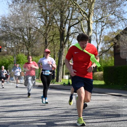 12.04.2026 - 45. Internationalen Wilhelmsburger Insellauf J. Mangold http://msf.ph/oto/9464937 12.04.2026 10:56:28 Ziel 2055, 5512, 2220, 4158, 2133, 2754, 4155, 2795, 3917, 5319, 5352, 2915, 3224, 4654, 3059, 3187, 4448, 2912, 2913, 4927, 2791, 2067, 4321, 2744, 5508, 4388, 2579, 2458, 5845, 5844 meine-sportfotos.de