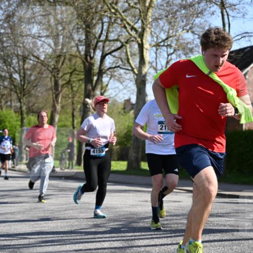 12.04.2026 - 45. Internationalen Wilhelmsburger Insellauf J. Mangold http://msf.ph/oto/9464948 12.04.2026 10:56:28 Ziel 2055, 5512, 2220, 4158, 2133, 2754, 4155, 2795, 3917, 5319, 5352, 2915, 3224, 4654, 3059, 3187, 4448, 2912, 2913, 4927, 2791, 2067, 4321, 2744, 5508, 4388, 2579, 2458, 5845, 5844 meine-sportfotos.de