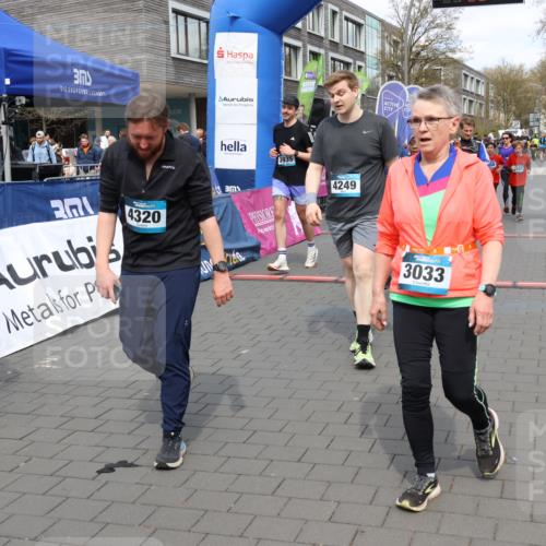 12.04.2026 - 45. Internationalen Wilhelmsburger Insellauf Strokosch-Dieckow http://msf.ph/oto/9464949 12.04.2026 13:13:41 Ziel 3942, 5221, 3540, 3933, 3935, 3805, 5158, 5157, 2462, 4533, 5693 meine-sportfotos.de