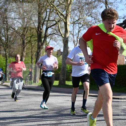 12.04.2026 - 45. Internationalen Wilhelmsburger Insellauf J. Mangold http://msf.ph/oto/9464951 12.04.2026 10:56:28 Ziel 2055, 5512, 2220, 4158, 2133, 2754, 4155, 2795, 3917, 5319, 5352, 2915, 3224, 4654, 3059, 3187, 4448, 2912, 2913, 4927, 2791, 2067, 4321, 2744, 5508, 4388, 2579, 2458, 5845, 5844 meine-sportfotos.de