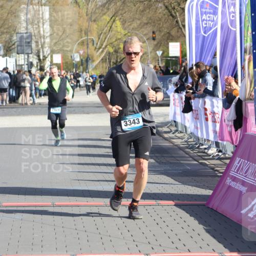 12.04.2026 - 45. Internationalen Wilhelmsburger Insellauf Strokosch-Dieckow http://msf.ph/oto/9464955 12.04.2026 11:14:53 Ziel 3343, 2452, 3018 meine-sportfotos.de