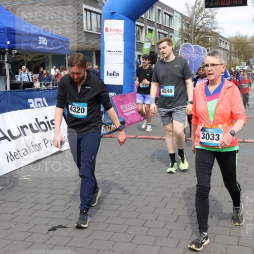12.04.2026 - 45. Internationalen Wilhelmsburger Insellauf Strokosch-Dieckow http://msf.ph/oto/9464963 12.04.2026 13:13:41 Ziel 3942, 5221, 3540, 3933, 3935, 3805, 5158, 5157, 2462, 4533, 5693 meine-sportfotos.de
