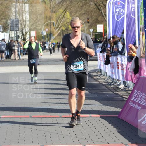 12.04.2026 - 45. Internationalen Wilhelmsburger Insellauf Strokosch-Dieckow http://msf.ph/oto/9464965 12.04.2026 11:14:53 Ziel 3343, 2452, 3018 meine-sportfotos.de