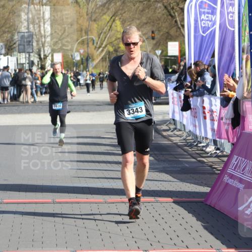 12.04.2026 - 45. Internationalen Wilhelmsburger Insellauf Strokosch-Dieckow http://msf.ph/oto/9464971 12.04.2026 11:14:53 Ziel 3343, 2452, 3018 meine-sportfotos.de