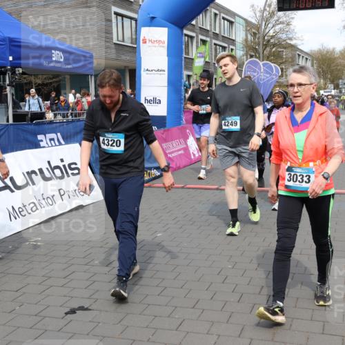 12.04.2026 - 45. Internationalen Wilhelmsburger Insellauf Strokosch-Dieckow http://msf.ph/oto/9464983 12.04.2026 13:13:41 Ziel 3942, 5221, 3540, 3933, 3935, 3805, 5158, 5157, 2462, 4533, 5693 meine-sportfotos.de