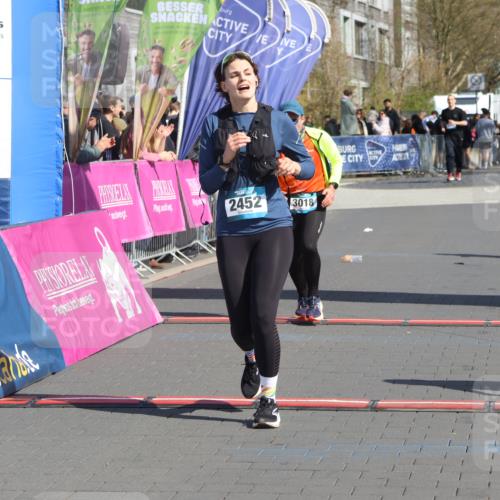 12.04.2026 - 45. Internationalen Wilhelmsburger Insellauf Strokosch-Dieckow http://msf.ph/oto/9464985 12.04.2026 11:14:54 Ziel 3343, 2452, 3018, 2424 meine-sportfotos.de