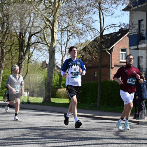12.04.2026 - 45. Internationalen Wilhelmsburger Insellauf J. Mangold http://msf.ph/oto/9464988 12.04.2026 10:56:33 Ziel 5512, 2220, 4158, 2133, 2754, 4155, 2795, 3917, 5319, 5352, 2915, 3224, 4654, 3059, 3187, 4448, 2912, 2913, 4927, 2791, 2067, 4321, 2744, 5508, 5508, 4388, 2579, 2458, 5845, 5844 meine-sportfotos.de