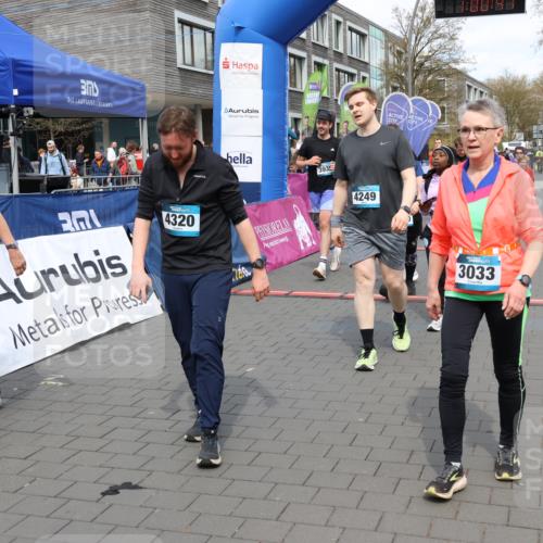 12.04.2026 - 45. Internationalen Wilhelmsburger Insellauf Strokosch-Dieckow http://msf.ph/oto/9464989 12.04.2026 13:13:41 Ziel 3942, 5221, 3540, 3933, 3935, 3805, 5158, 5157, 2462, 4533, 5693 meine-sportfotos.de