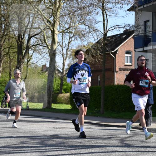 12.04.2026 - 45. Internationalen Wilhelmsburger Insellauf J. Mangold http://msf.ph/oto/9464992 12.04.2026 10:56:34 Ziel 4158, 2133, 2754, 4155, 2795, 3917, 5319, 5352, 2915, 3224, 4654, 3059, 3187, 4448, 2912, 2913, 4927, 2791, 2067, 4321, 2744, 5508, 4388, 2579, 2458, 5845, 5844 meine-sportfotos.de
