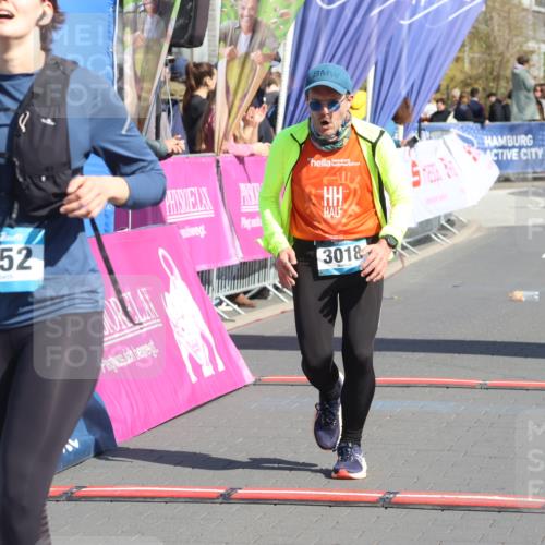 12.04.2026 - 45. Internationalen Wilhelmsburger Insellauf Strokosch-Dieckow http://msf.ph/oto/9465006 12.04.2026 11:14:56 Ziel 3343, 2452, 3018, 2424 meine-sportfotos.de