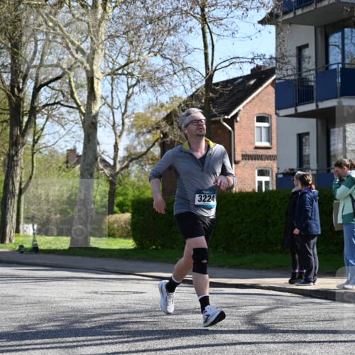 12.04.2026 - 45. Internationalen Wilhelmsburger Insellauf J. Mangold http://msf.ph/oto/9465007 12.04.2026 10:56:35 Ziel 4158, 2133, 2754, 4155, 2795, 3917, 5319, 5352, 2915, 3224, 4654, 3059, 3187, 4448, 2912, 2913, 4927, 2791, 2067, 4321, 2744, 5508, 4388, 4388, 2579, 2458, 5845, 5844 meine-sportfotos.de