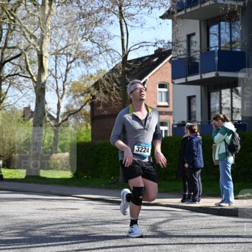 12.04.2026 - 45. Internationalen Wilhelmsburger Insellauf J. Mangold http://msf.ph/oto/9465011 12.04.2026 10:56:35 Ziel 4158, 2133, 2754, 4155, 2795, 3917, 5319, 5352, 2915, 3224, 4654, 3059, 3187, 4448, 2912, 2913, 4927, 2791, 2067, 4321, 2744, 5508, 4388, 4388, 2579, 2458, 5845, 5844 meine-sportfotos.de
